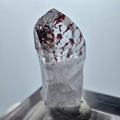 Harlekin Phantom Quarz mit Analcim Streep Mine Goboboseb Namibia 25*14*9mm