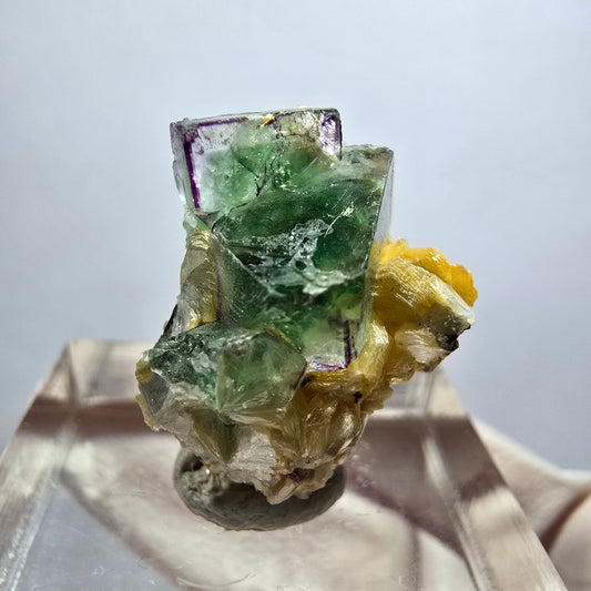 Sehr klare Phantom Fluorit Würfel, Muskovit, Hyalit Stufe Erongo, Namibia 20*17*10mm