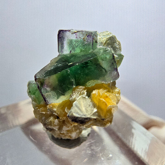 Sehr klare Phantom Fluorit Würfel, Muskovit, Hyalit Stufe Erongo, Namibia 20*17*10mm