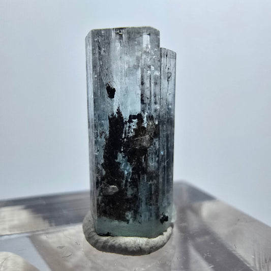 Sehr klare Aquamarin XX blau, Schörl Turmalin Stufe Erongo, Namibia 18*8*6mm