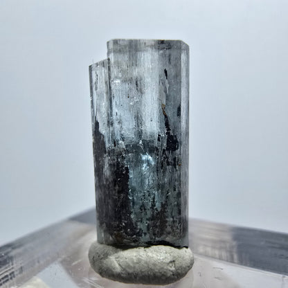 Sehr klare Aquamarin XX blau, Schörl Turmalin Stufe Erongo, Namibia 18*8*6mm