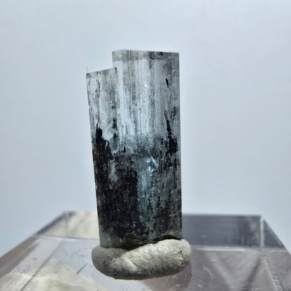 Sehr klare Aquamarin XX blau, Schörl Turmalin Stufe Erongo, Namibia 18*8*6mm