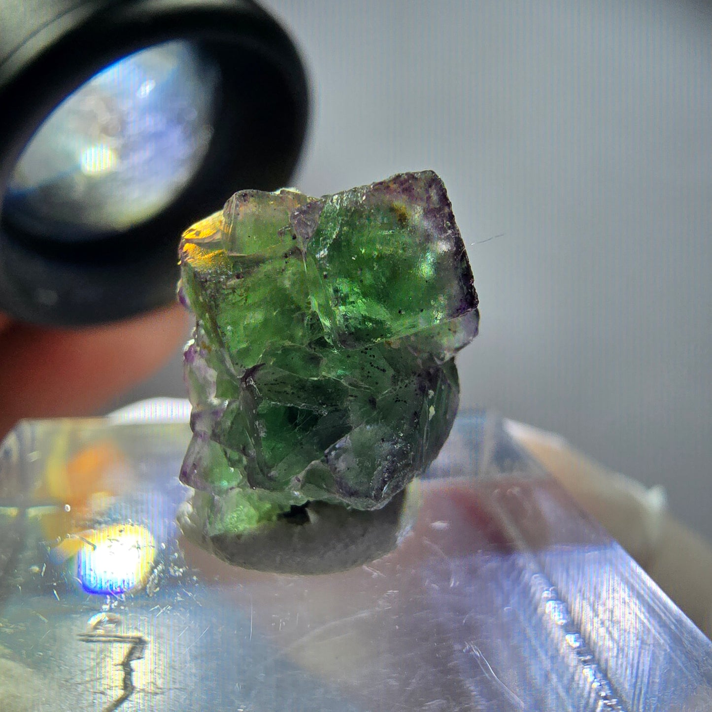 Sehr klare Phantom Fluorit Würfel, zonal Schörl Turmalin Stufe Erongo, Namibia 17*14*12mm