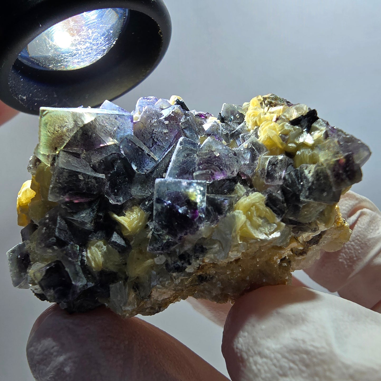 Cubes de fluorite fantôme colorée, tourmaline schorl, spécimen de muscovite d'Erongo, Namibie 46*33*27 mm 