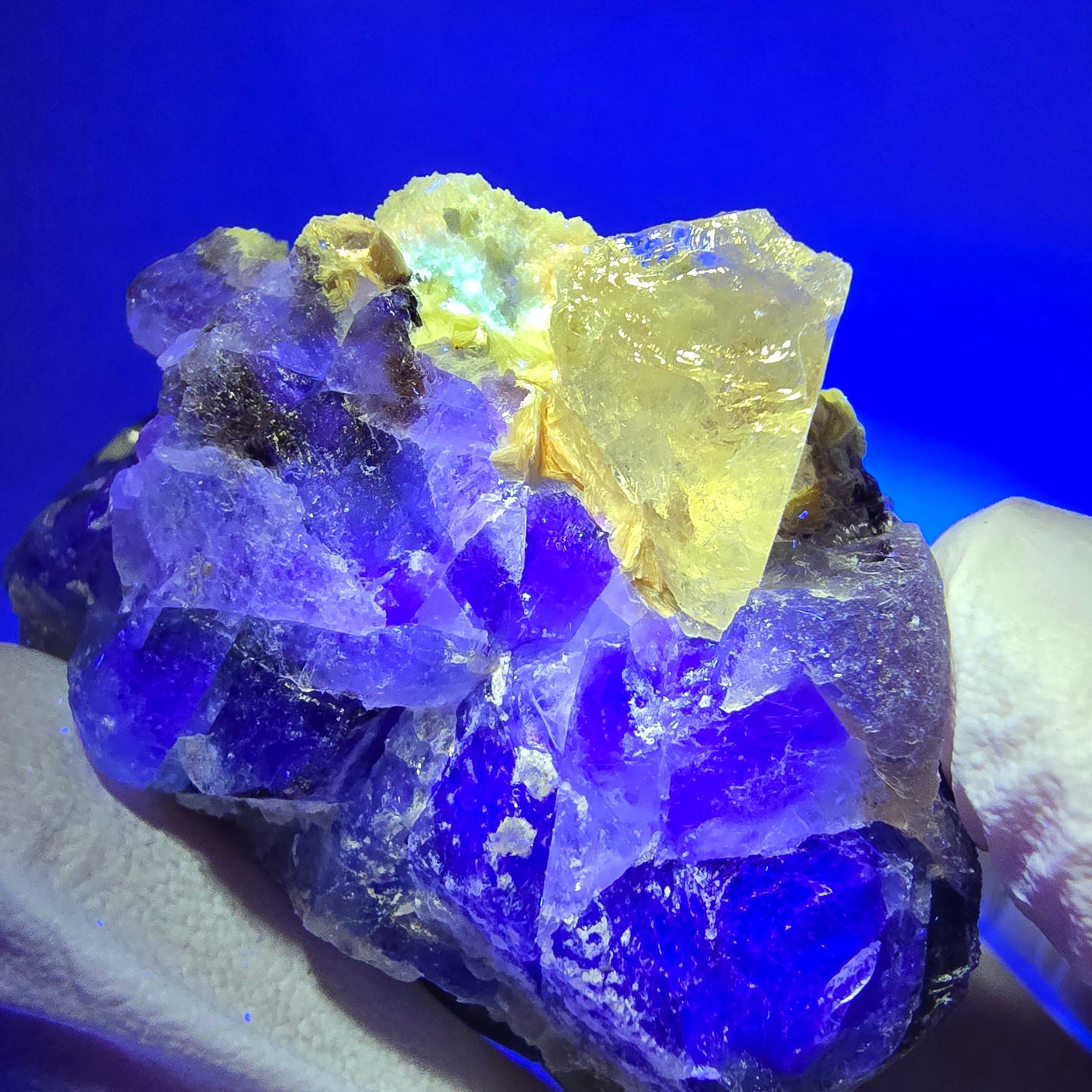Cube de fluorite fantôme, quartz fumé, spécimen de muscovite d'Erongo, Namibie 56*52*41 mm 