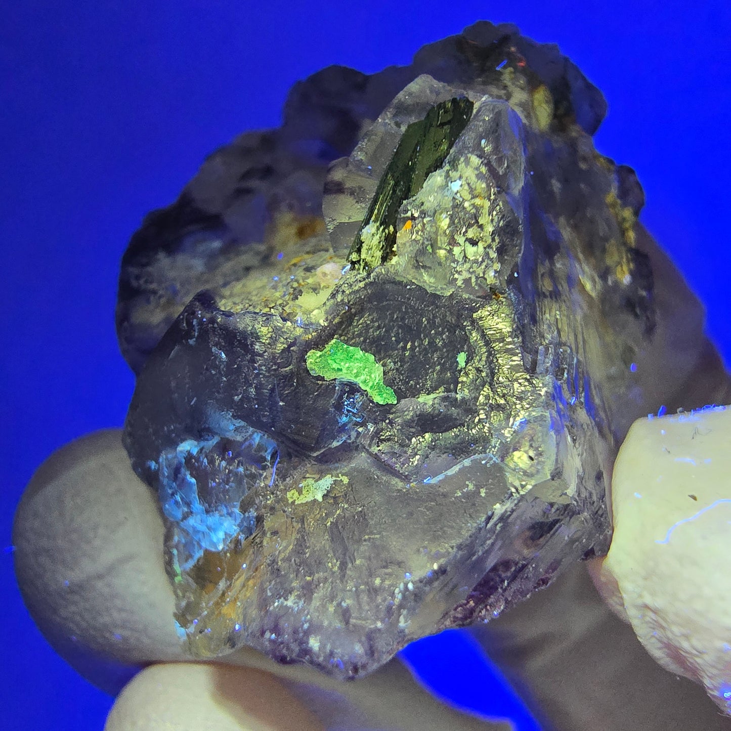 Fluorite fantôme transparente, muscovite, orthoclase, tourmaline Schörl, Erongo, Namibie, 46 x 32 x 30 mm 