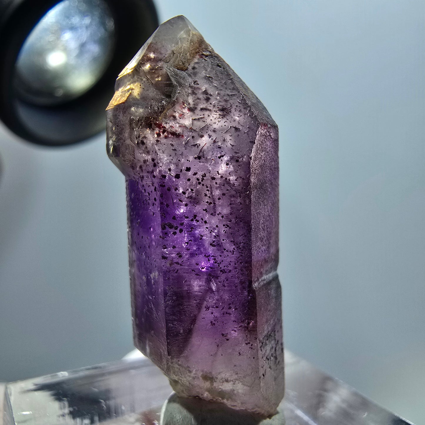 Pointe de sceptre en améthyste fantôme squelettique rare, Goboboseb, Namibie, 31 x 11 x 10 mm 