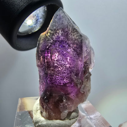 Pointe de sceptre en améthyste fantôme squelette rare, Goboboseb, Namibie, 35 x 22 x 14 mm 