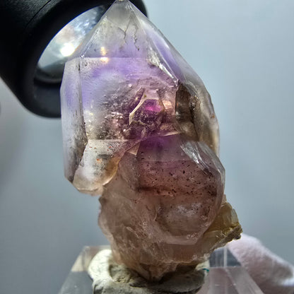 Pointe de sceptre en améthyste fantôme squelette rare, Goboboseb, Namibie, 40 x 23 x 19 mm 