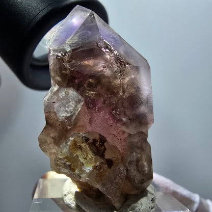 Pointe de sceptre en améthyste fantôme squelette rare, Goboboseb, Namibie, 40 x 23 x 19 mm 