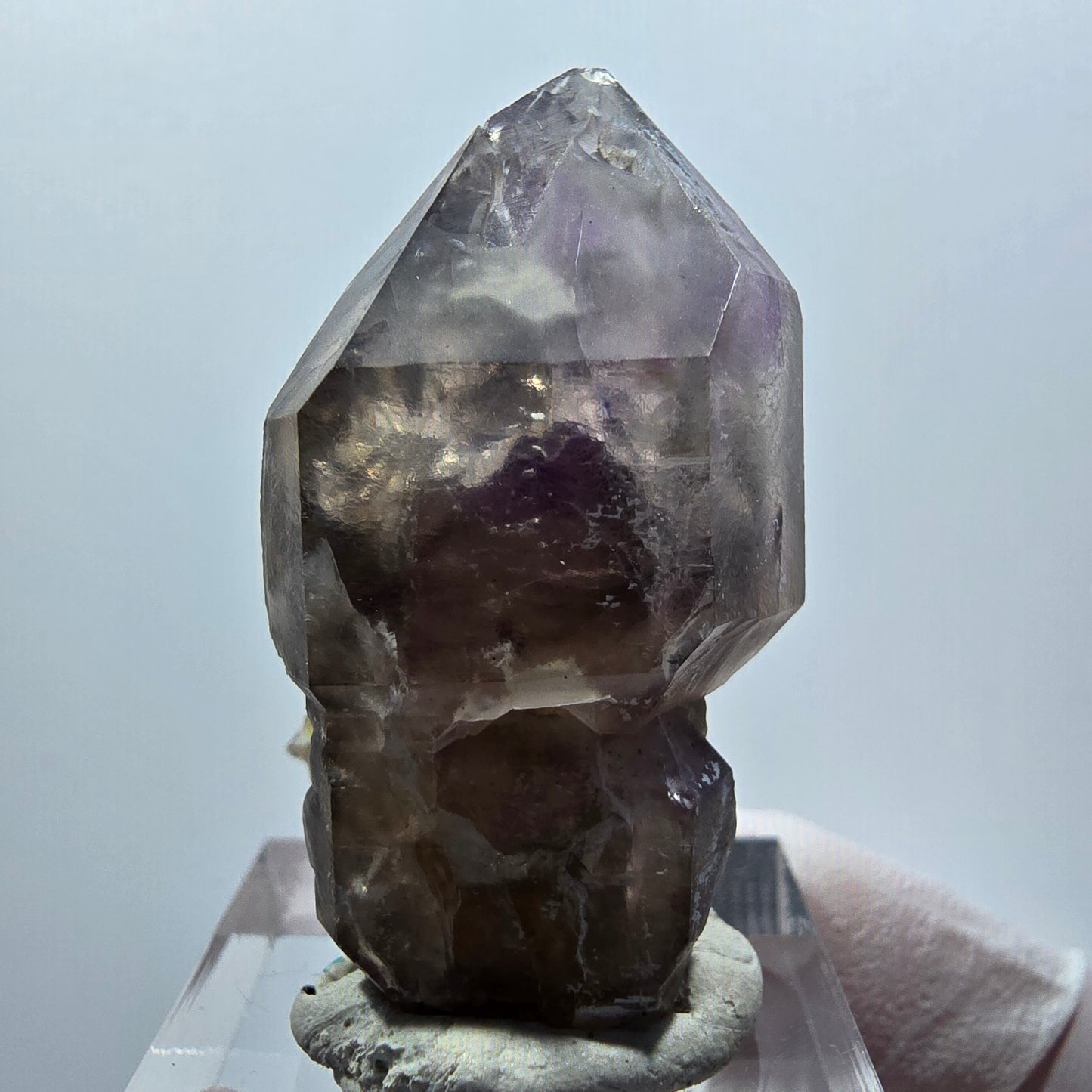 Pointe de sceptre en améthyste fantôme squelette rare, Goboboseb, Namibie, 40 x 23 x 19 mm 