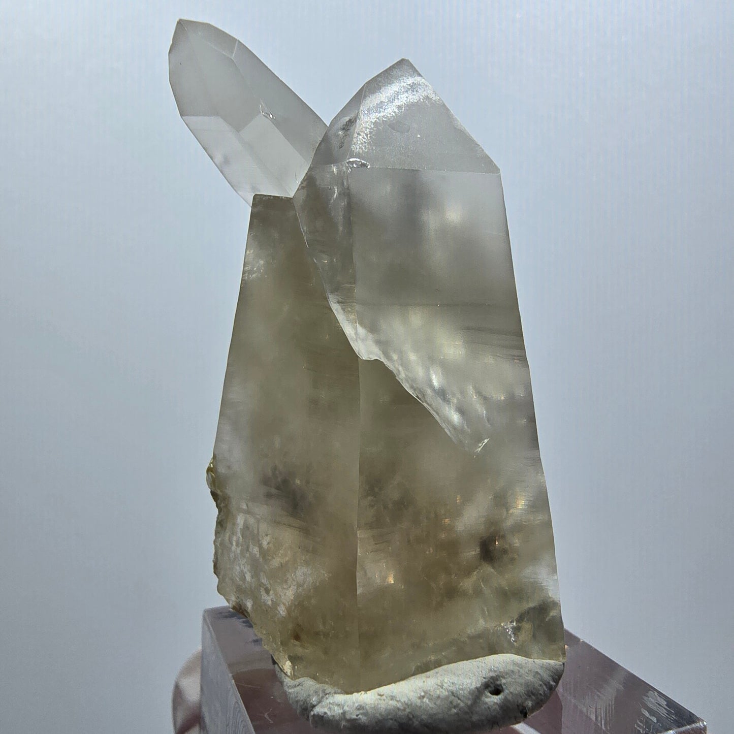 Phantom Skelett Rauchquarz, Fluorit, Muskovit Stufe Erongo, Namibia 47*29*31mm