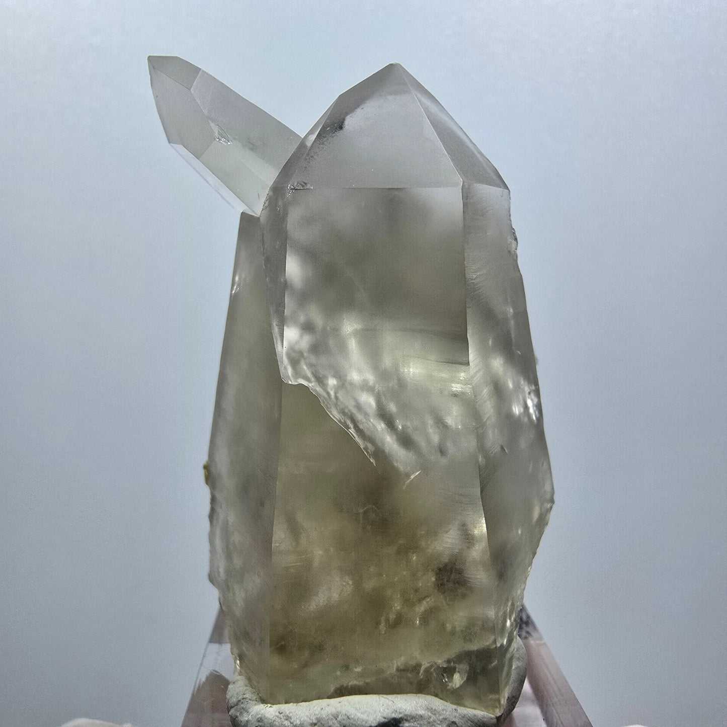 Phantom Skelett Rauchquarz, Fluorit, Muskovit Stufe Erongo, Namibia 47*29*31mm