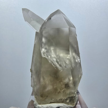 Phantom Skelett Rauchquarz, Fluorit, Muskovit Stufe Erongo, Namibia 47*29*31mm