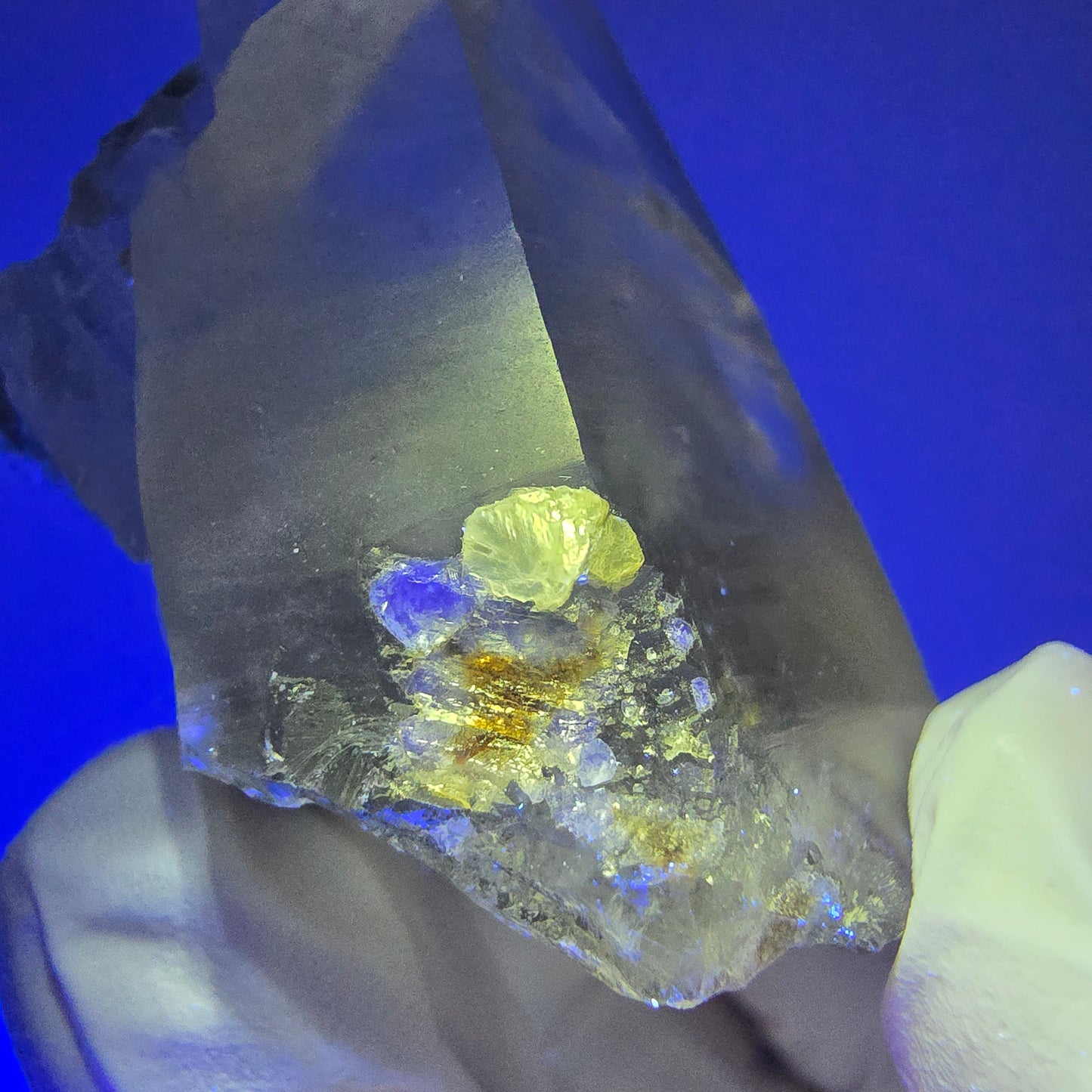 Phantom Skelett Rauchquarz, Fluorit, Muskovit Stufe Erongo, Namibia 47*29*31mm