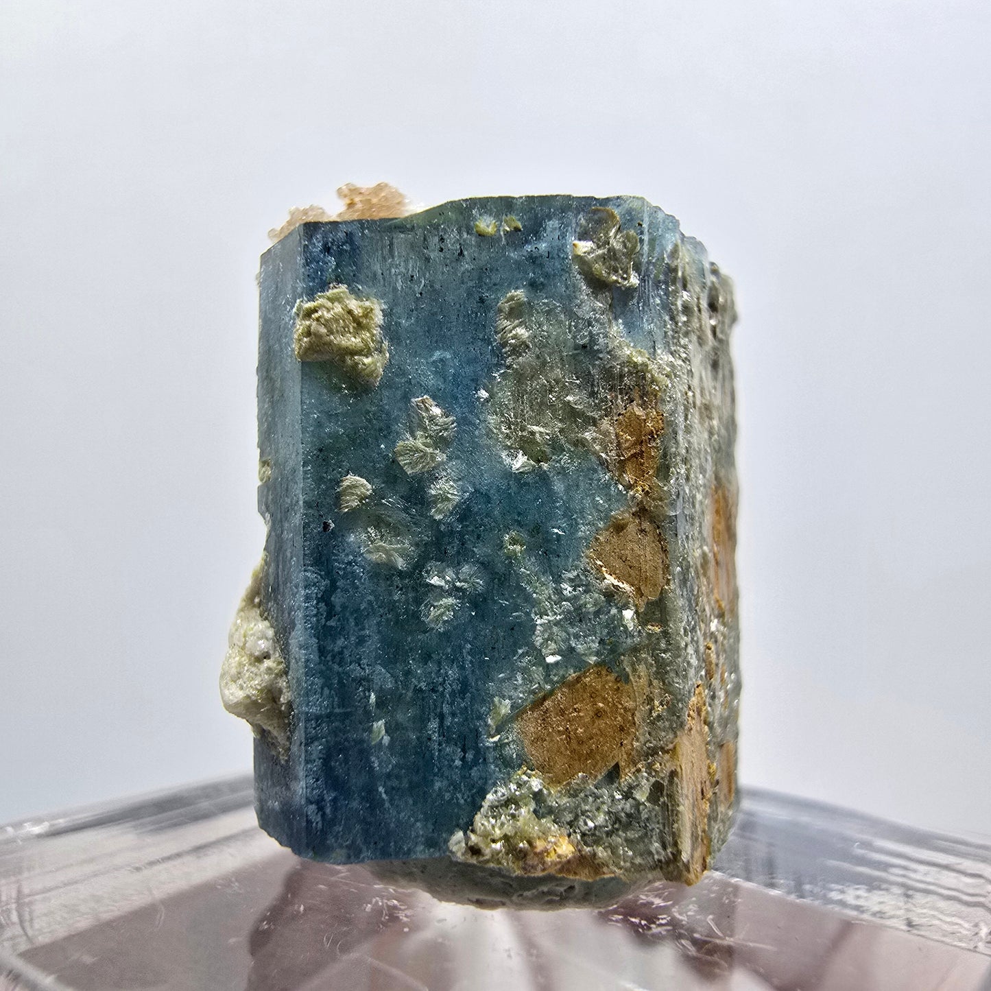 Aquamarin mit Hyalit Opal, Muskovit Schörl Turmalin Rauchquarz Erongo Namibia 24*19*17mm