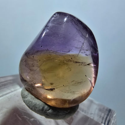 Seltener klarer echter Ametrin Kristall, poliert Brasilien 19*16*11mm