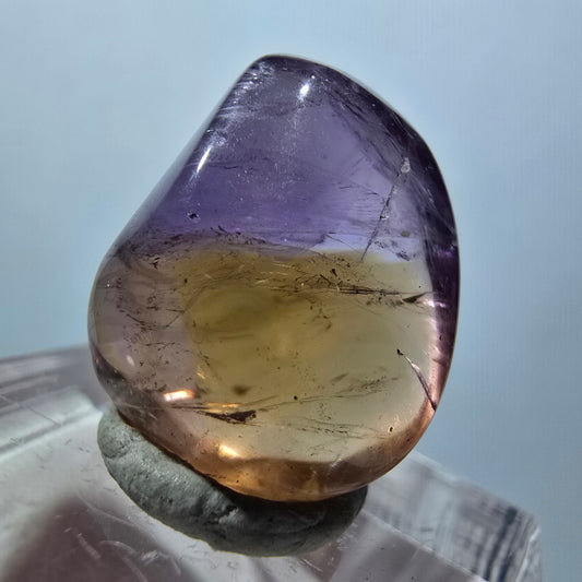 Seltener klarer echter Ametrin Kristall, poliert Brasilien 19*16*11mm
