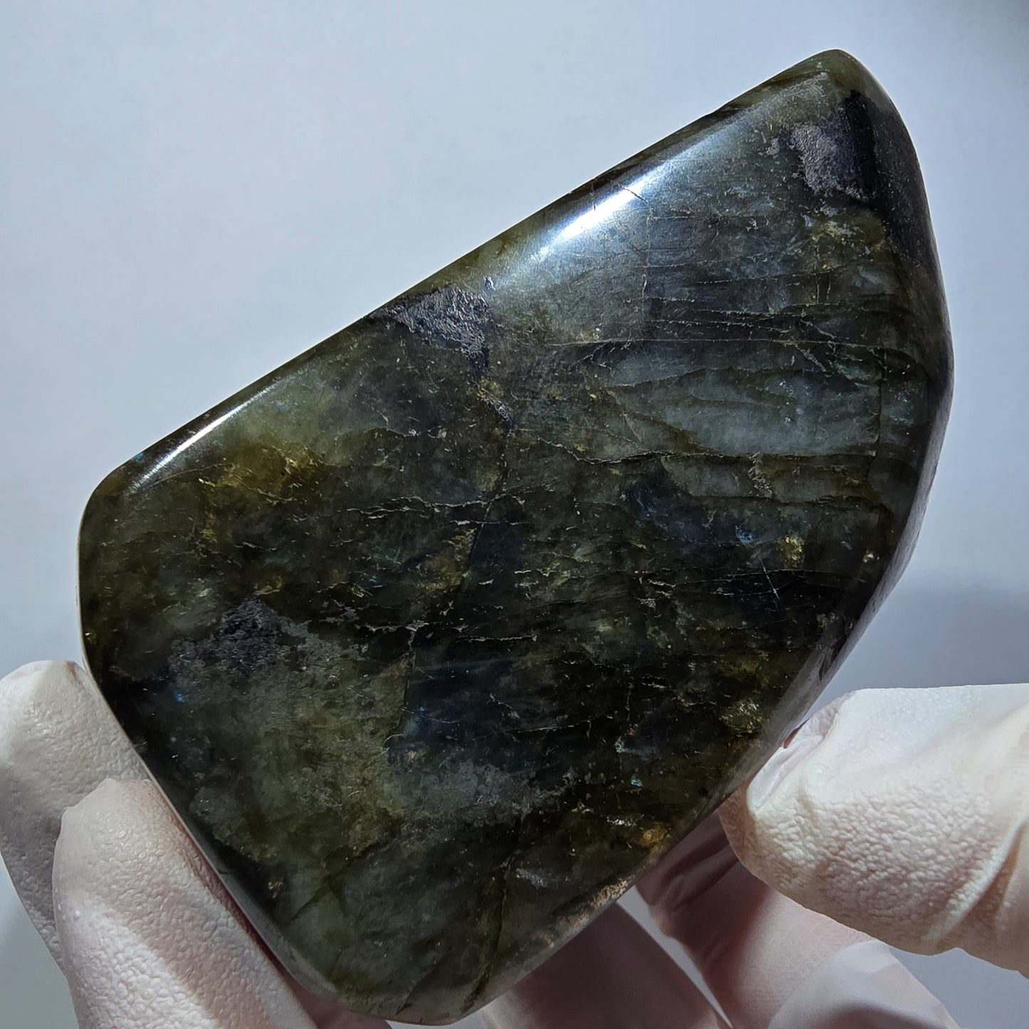 Gros cristal de labradorite poli, bleu jaune vert Madagascar 120*81*46 mm 