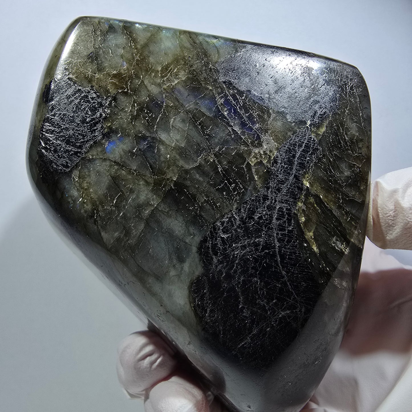 Gros cristal de labradorite poli, bleu jaune vert Madagascar 120*81*46 mm 