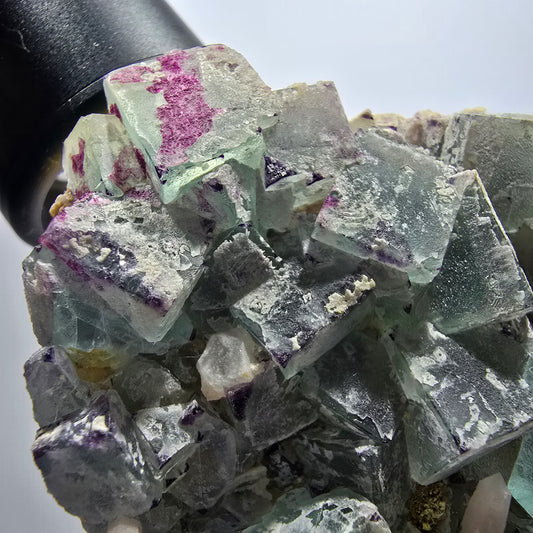 Seltene Phantom Fluorit Würfel, zonal, Quarz Stufe Brandberg, Namibia 78*58*24mm