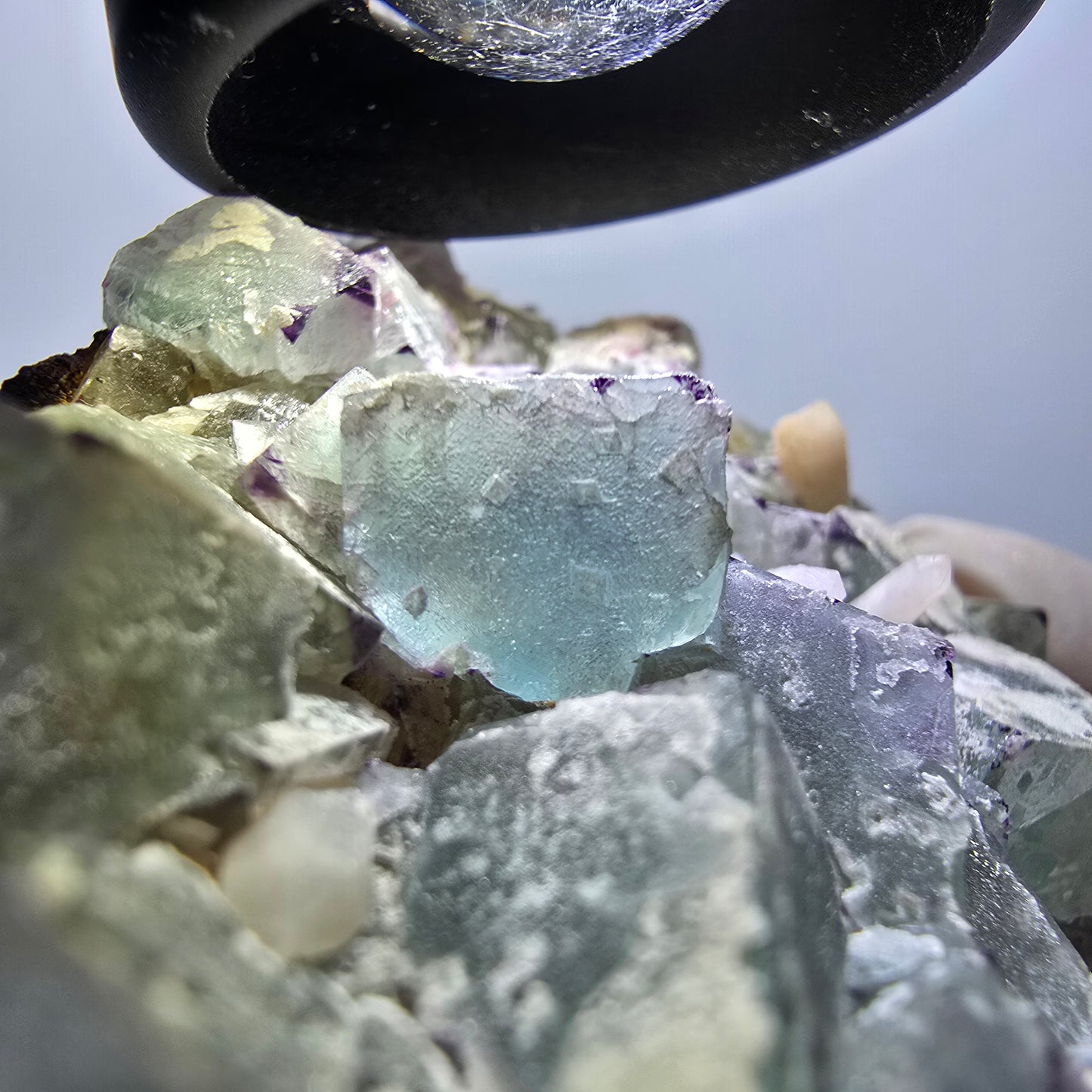 Seltene Phantom Fluorit Würfel, zonal, Quarz Stufe Brandberg, Namibia 78*58*24mm