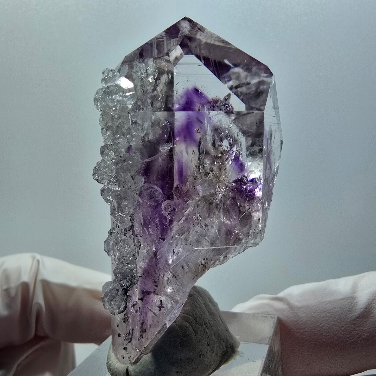 Phantom Amethyst mit Analcim Spitze Streep Mine, Goboboseb, Namibia 55*32*25mm