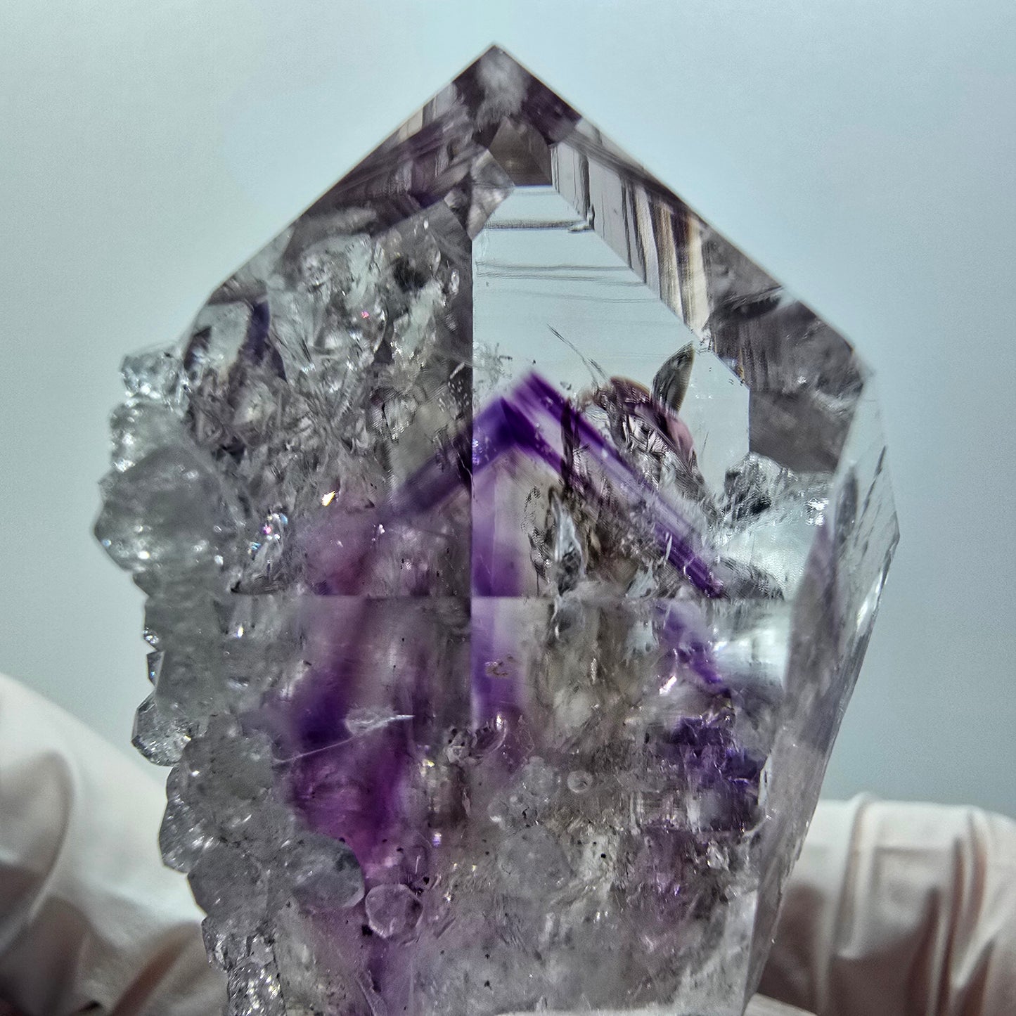 Phantom Amethyst mit Analcim Spitze Streep Mine, Goboboseb, Namibia 55*32*25mm