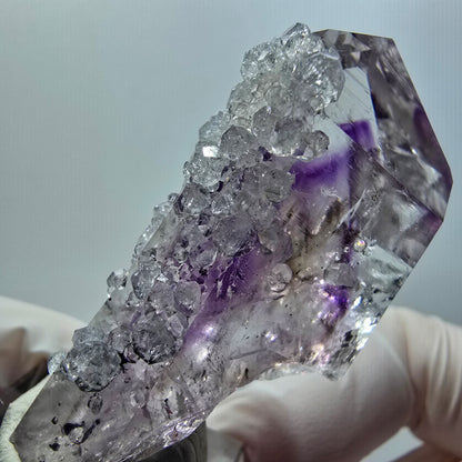 Phantom Amethyst mit Analcim Spitze Streep Mine, Goboboseb, Namibia 55*32*25mm