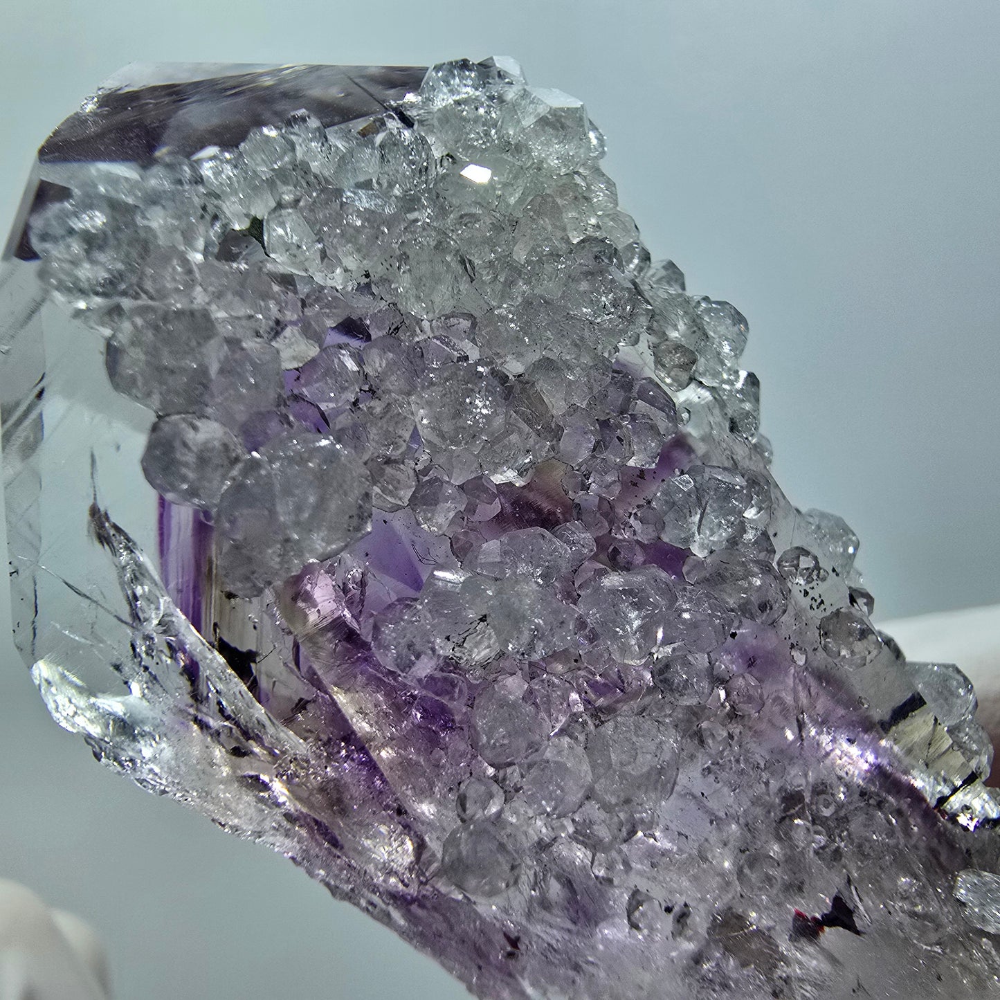 Phantom Amethyst mit Analcim Spitze Streep Mine, Goboboseb, Namibia 55*32*25mm