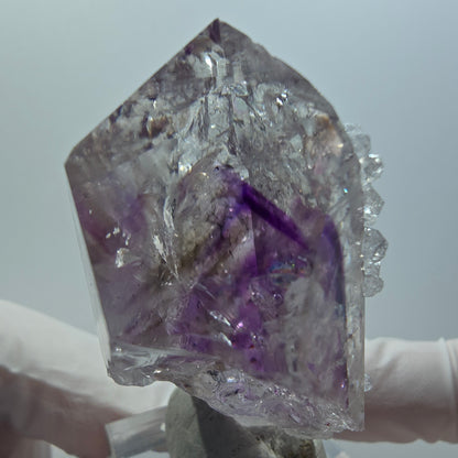 Phantom Amethyst mit Analcim Spitze Streep Mine, Goboboseb, Namibia 55*32*25mm