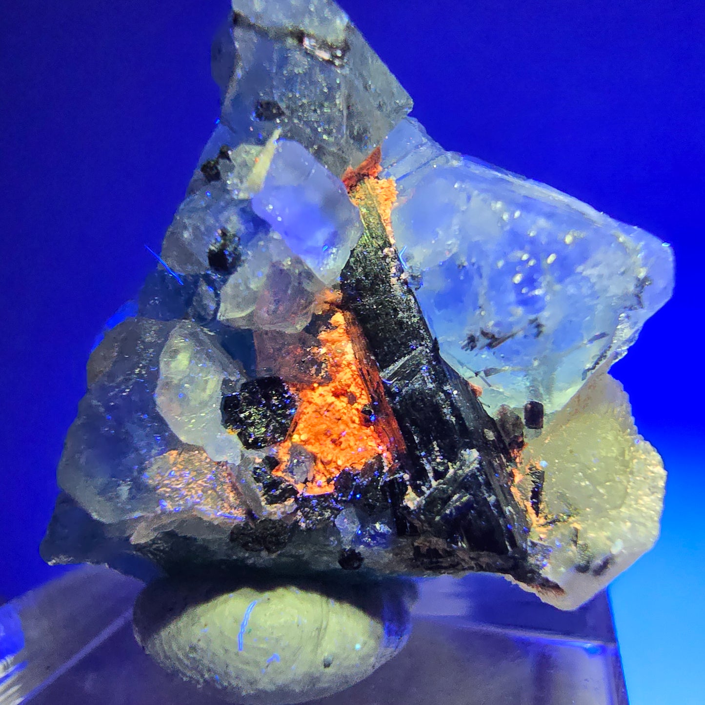 Phantom Fluorit, Schörl Turmalin, (+ UV Mineral unbekannt) Erongo, Namibia 25*24*12mm