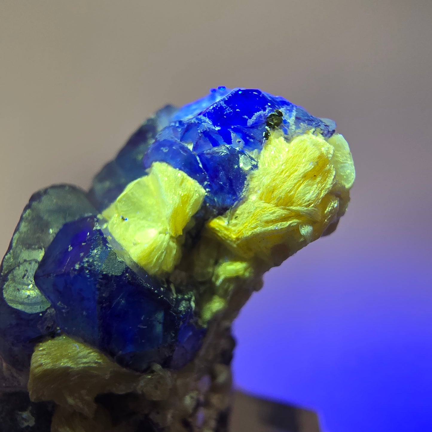 Phantom fluorite, zonal, hyalite, muscovite stage Erongo, Namibia 31*22*25mm 