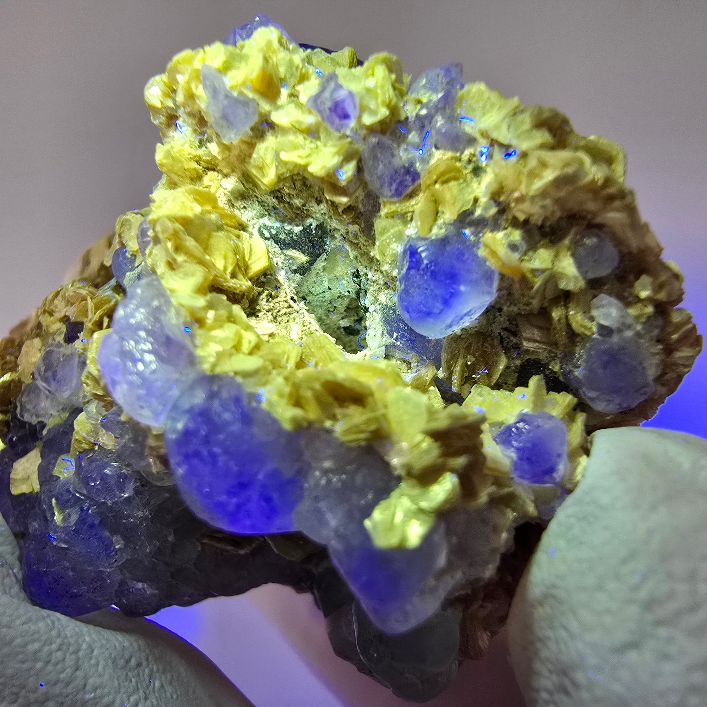 Phantom Fluorit, zonal, Muskovit Stufe Erongo, Namibia 57*44*31mm