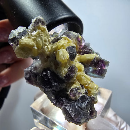 Bunte Phantom Fluorit Würfel, Muskovit, Hyalit Stufe Erongo, Namibia 40*30*27mm