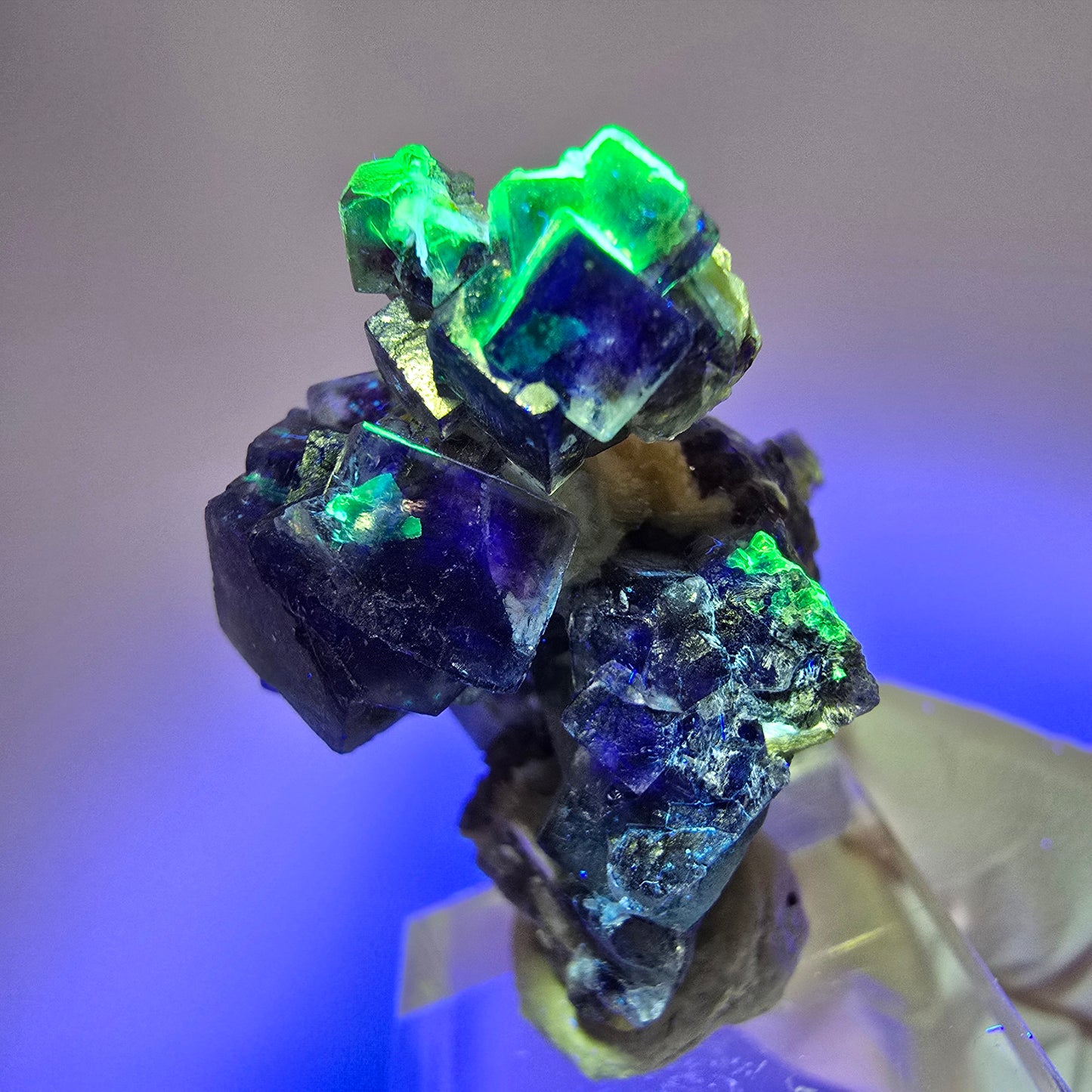 Bunte Phantom Fluorit Würfel, Muskovit, Hyalit Stufe Erongo, Namibia 40*30*27mm