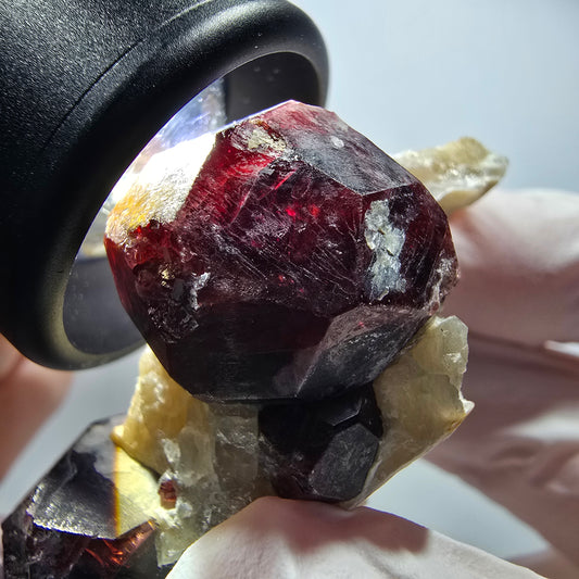 Seltene rote Granat auf Quarz Stufe Erongo, Namibia 52*37*25mm