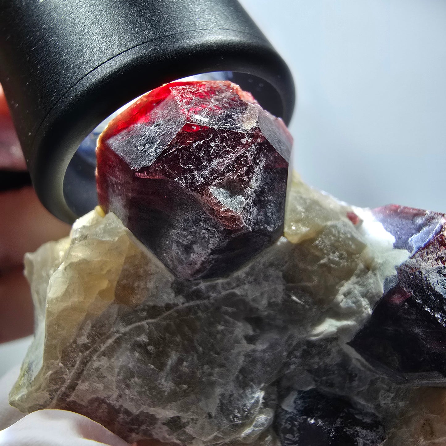 Seltene rote Granat auf Quarz Stufe Erongo, Namibia 52*37*25mm