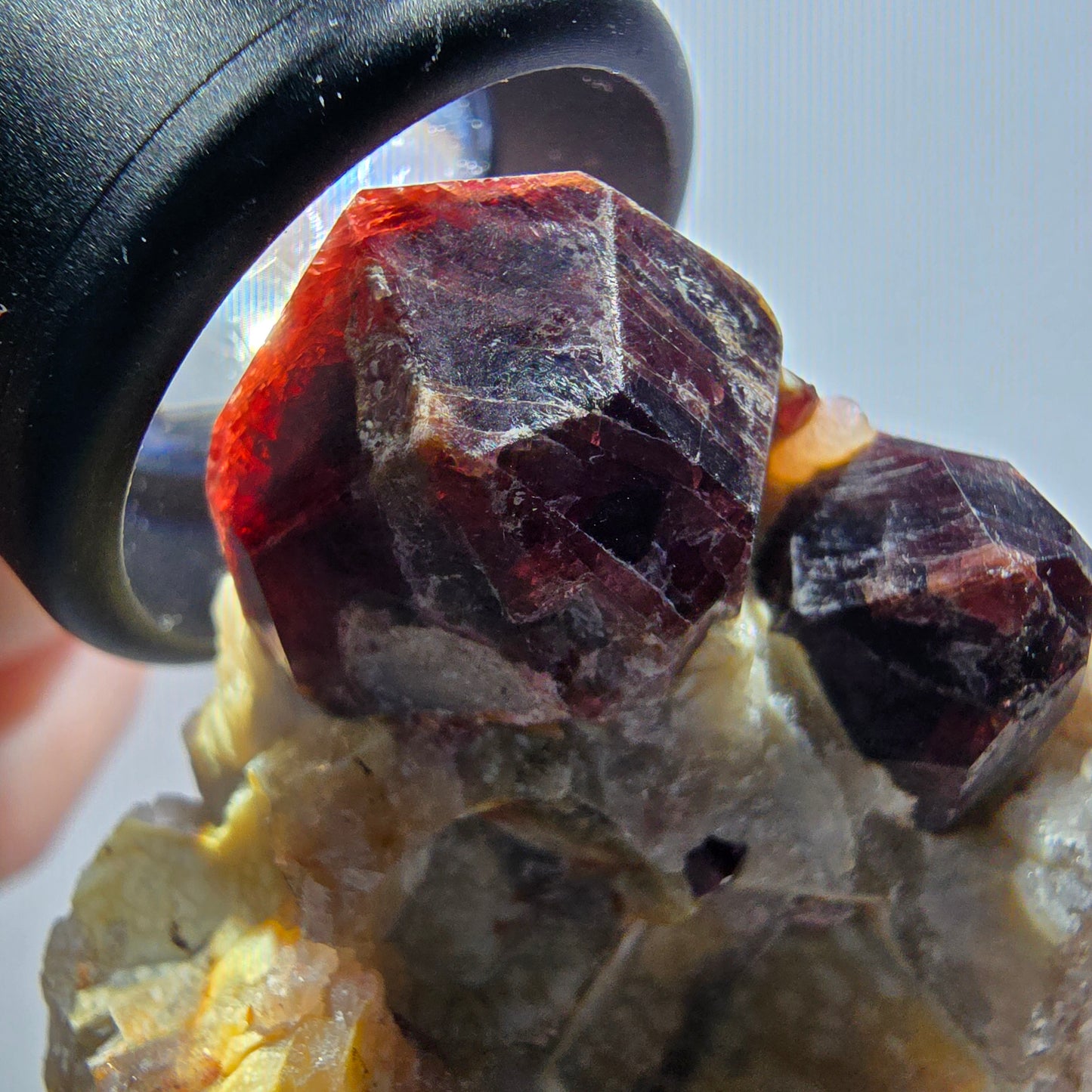 Seltene rote Granat auf Quarz Stufe Erongo, Namibia 59*45*29mm