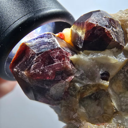 Seltene rote Granat auf Quarz Stufe Erongo, Namibia 59*45*29mm