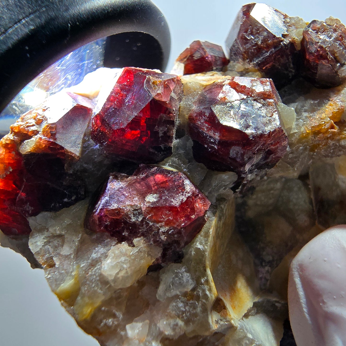 Seltene rote Granat auf Quarz Stufe Erongo, Namibia 59*45*29mm