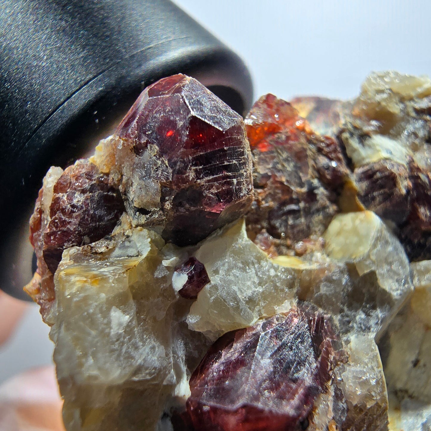 Seltene rote Granat auf Quarz Stufe Erongo, Namibia 59*45*29mm