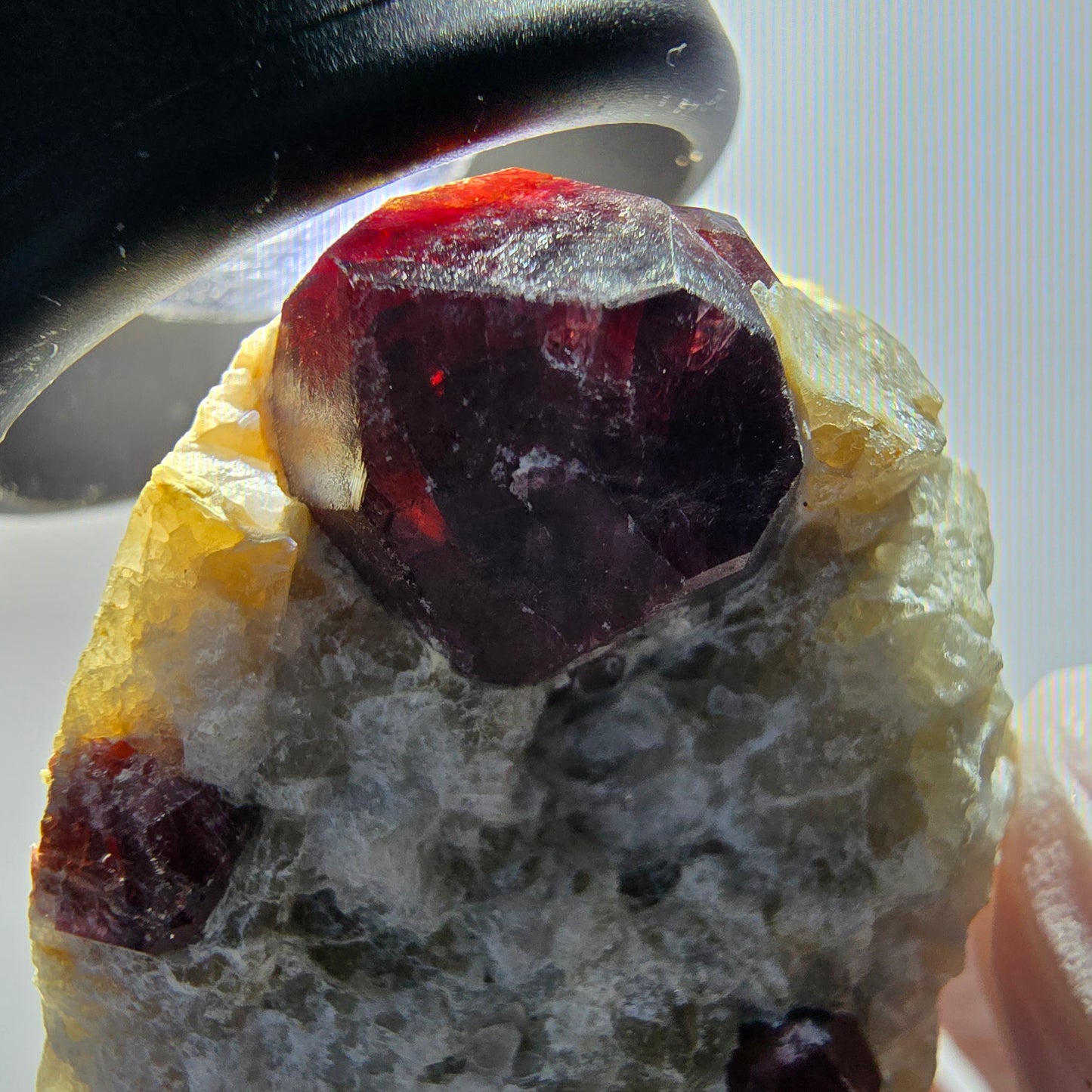 Seltene rote Granat auf Quarz Stufe Erongo, Namibia 38*34*30mm