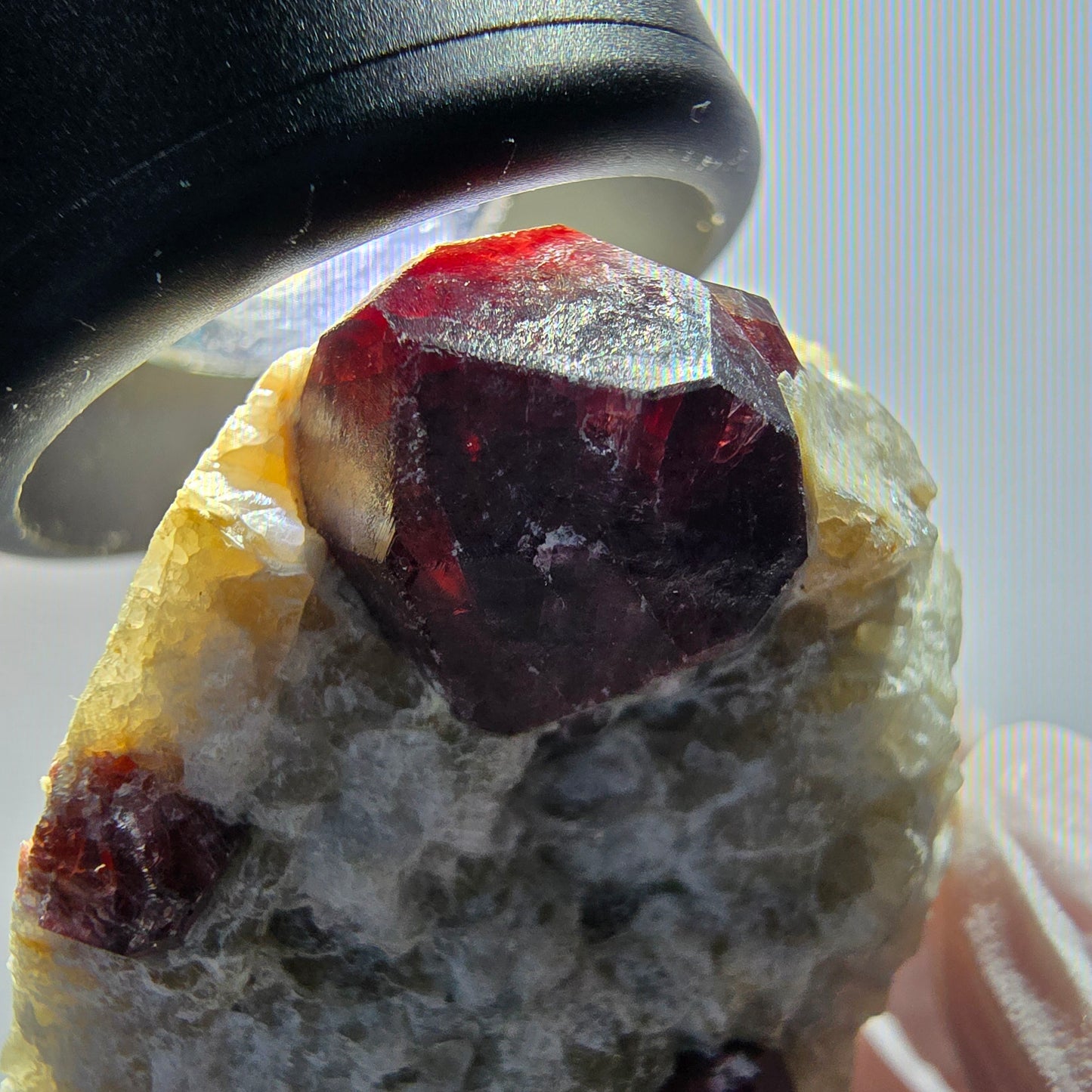 Seltene rote Granat auf Quarz Stufe Erongo, Namibia 38*34*30mm