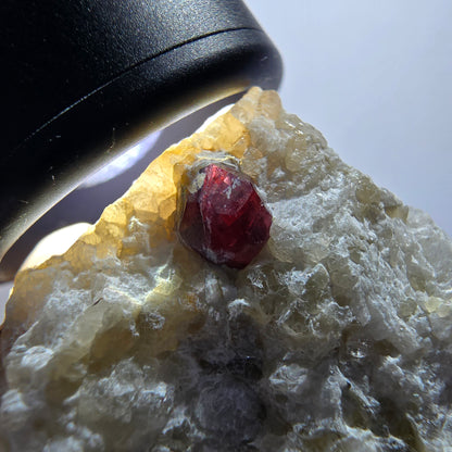 Seltene rote Granat auf Quarz Stufe Erongo, Namibia 38*34*30mm