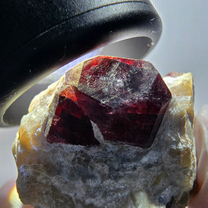 Seltene rote Granat auf Quarz Stufe Erongo, Namibia 38*34*30mm