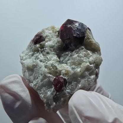 Seltene rote Granat auf Quarz Stufe Erongo, Namibia 38*34*30mm