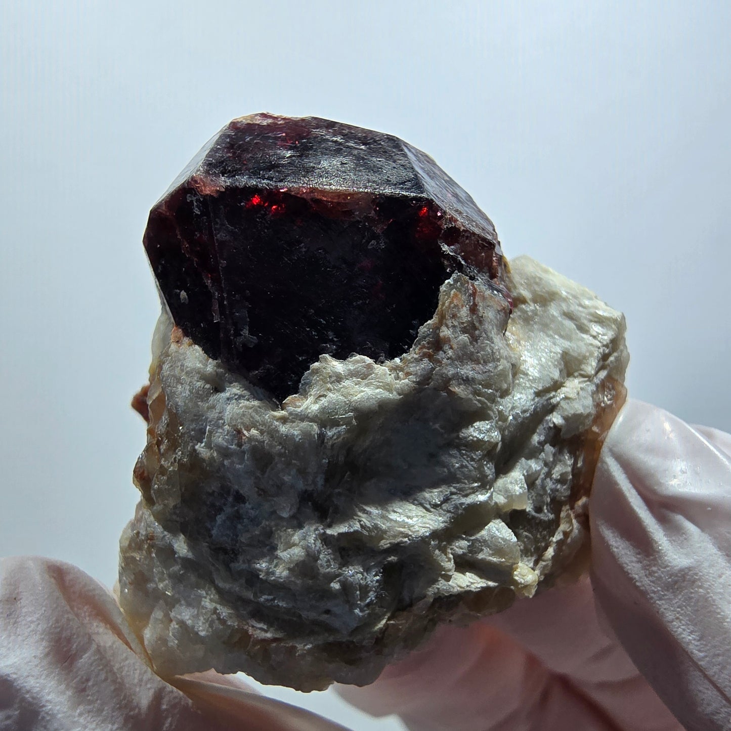 Seltene rote Granat, Muskovit, Quarz Stufe Erongo, Namibia 36*35*16mm