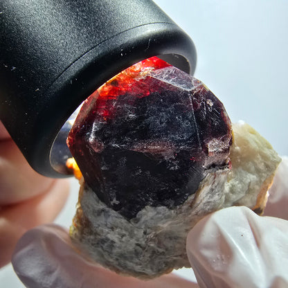 Seltene rote Granat, Muskovit, Quarz Stufe Erongo, Namibia 36*35*16mm