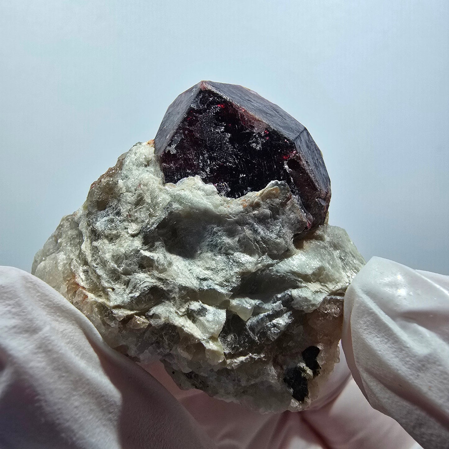 Seltene rote Granat, Muskovit, Quarz Stufe Erongo, Namibia 36*35*16mm